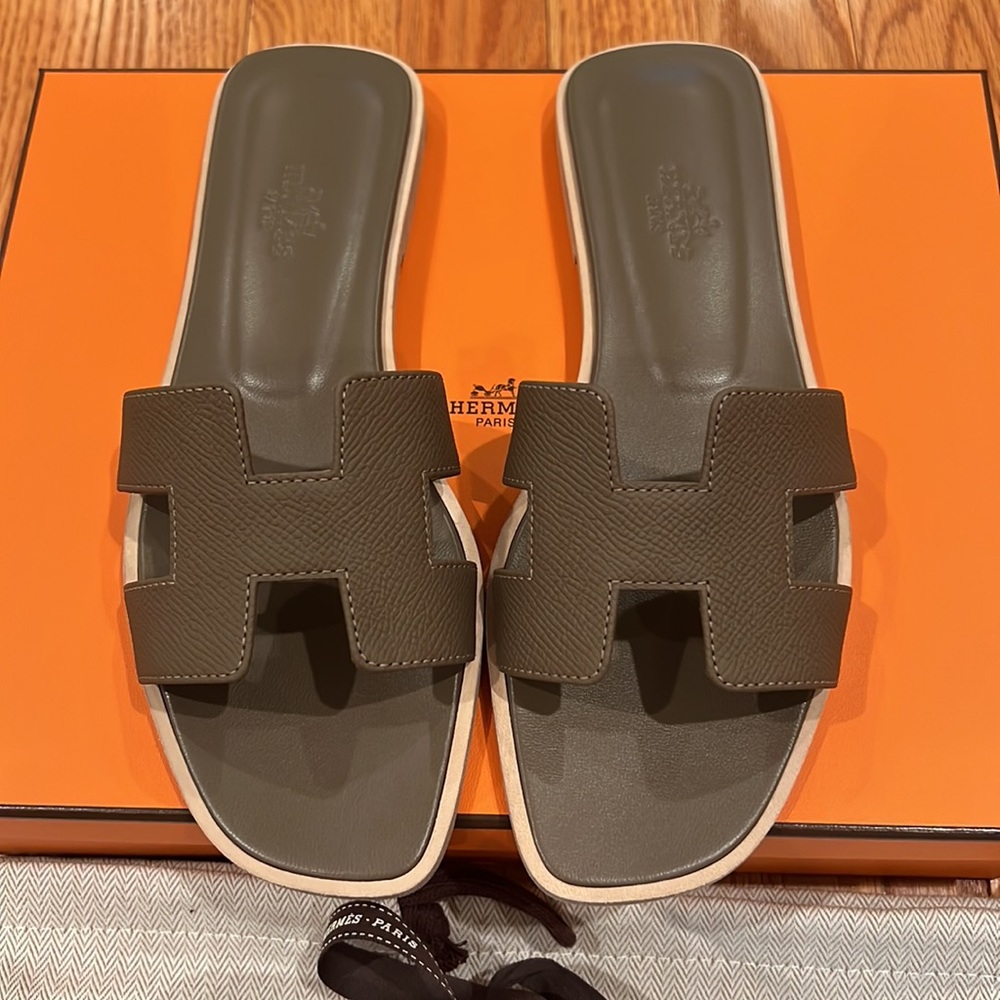 Brand New!!!!Hermes oran epsom calfskin sandal etoupe!